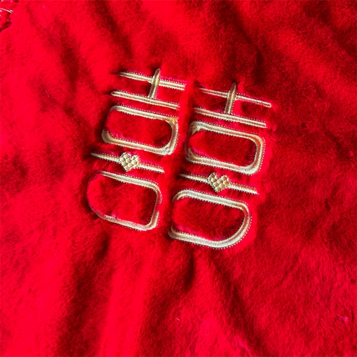 91家纺网 家纺一手货源 找家纺 2024新款仿皮草兔绒精品绣花毛毯毯子 柔情密意-大红