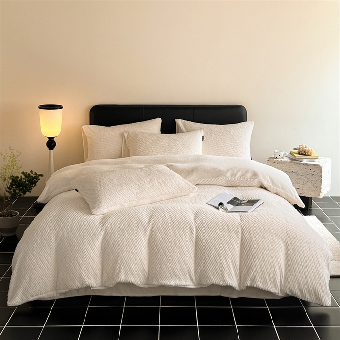 91家纺网 家纺一手货源 找家纺 星座家纺  2025新款泰迪绒提花牛奶绒四件套 奶油白