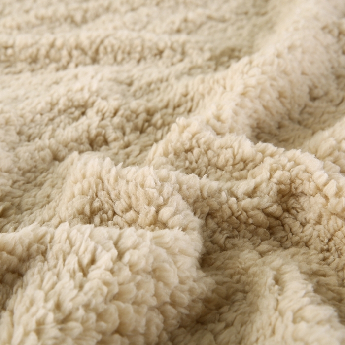 91家纺网 家纺一手货源 找家纺 巴木赫 2024新款8字配色双层羊羔绒毛毯 浅黄