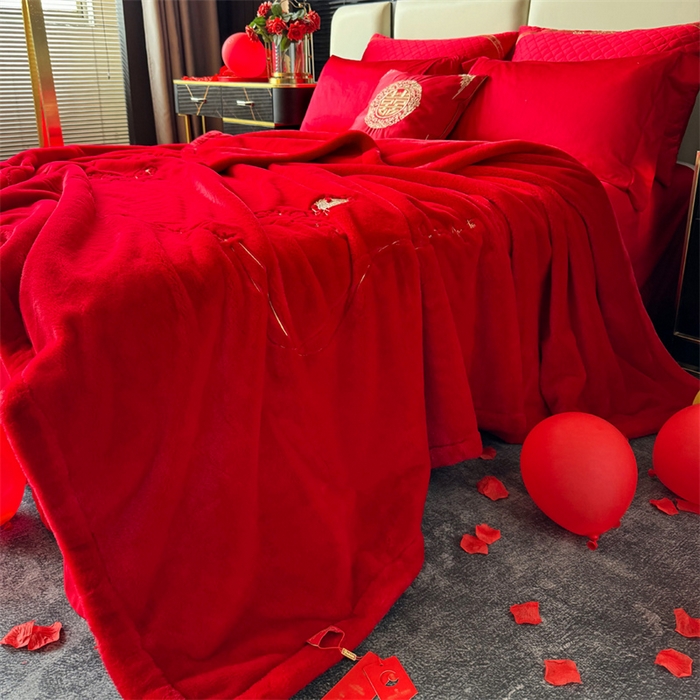 91家纺网 家纺一手货源 找家纺 2024新款仿皮草兔绒精品绣花毛毯毯子 甜蜜爱恋-大红