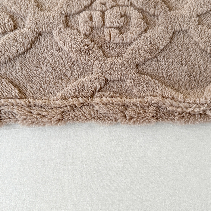 91家纺网 家纺一手货源 找家纺 芸锦豪 2024新款三叶草提花毛毯--卷边款 咖色