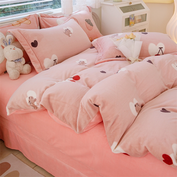 91家纺网 家纺一手货源 找家纺 锦罗绣 2024新款加厚牛奶绒四件套印花四件套单被套 少女心