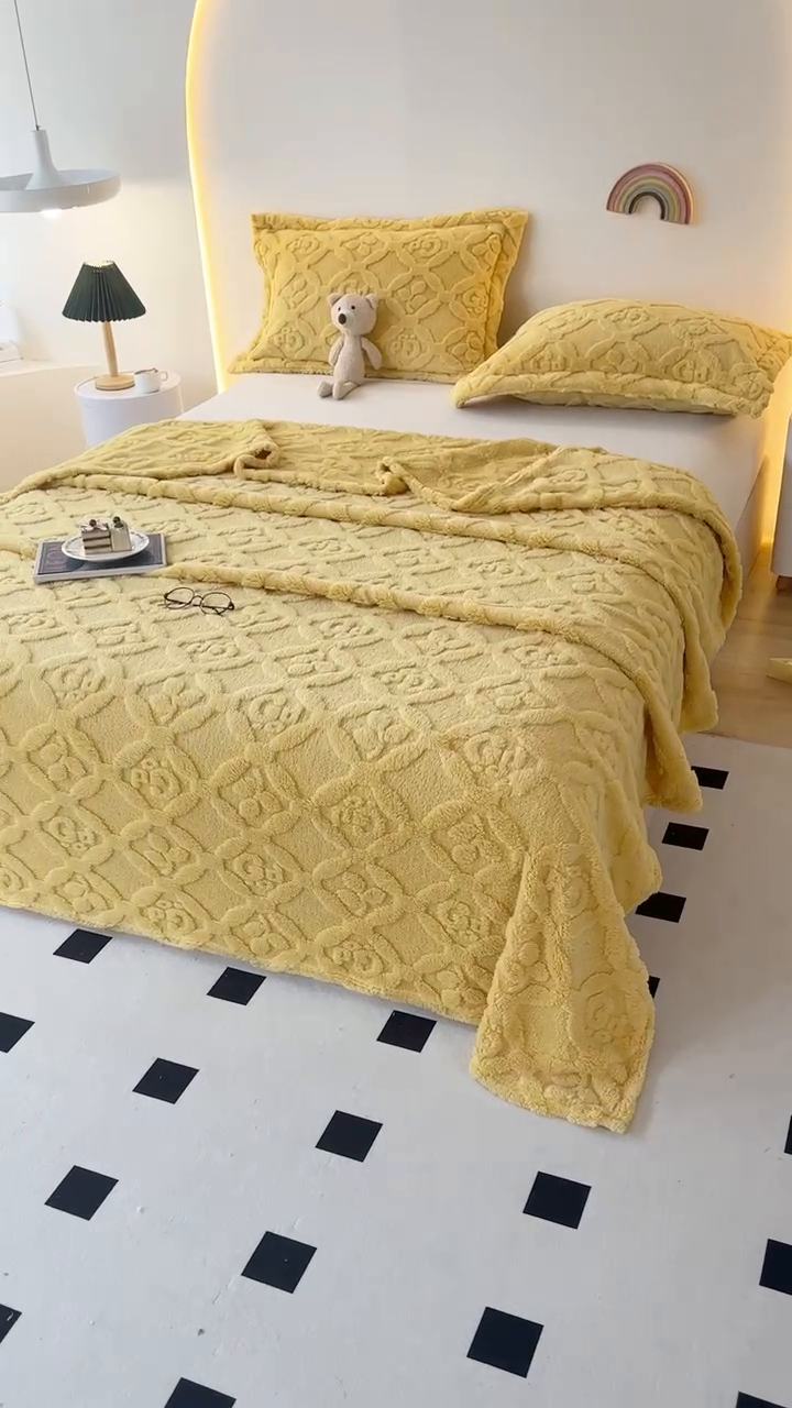 91家纺网 家纺一手货源 找家纺 芸锦豪 2024新款三叶草提花毛毯--卷边款 姜黄