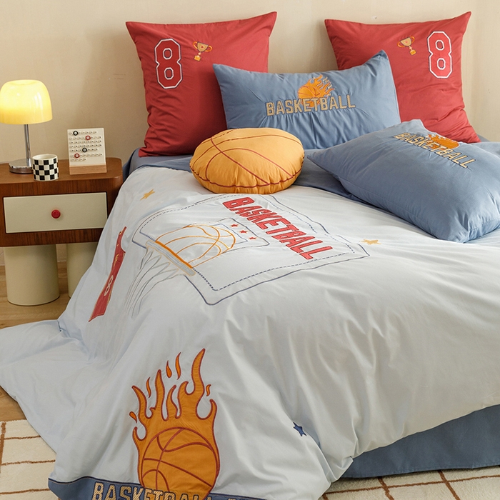 91家纺网 家纺一手货源 找家纺 绒梦里 2024新款全棉A类40s水洗棉贴布绣花四件套-篮球系列 挚爱篮球-浅蓝