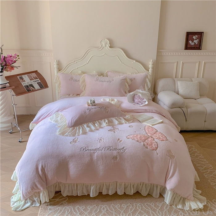 91家纺网 家纺一手货源 找家纺 富盛家纺 2024新款牛奶绒立体刺绣四件套韩版公主风四件套-翩翩起舞 1翩翩起舞—樱桃粉