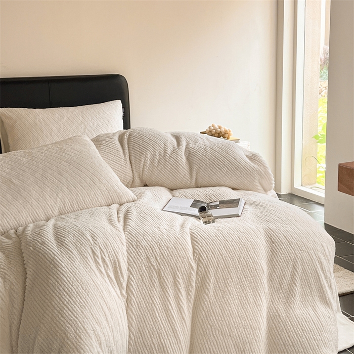 91家纺网 家纺一手货源 找家纺 星座家纺  2025新款泰迪绒提花牛奶绒四件套 奶油白