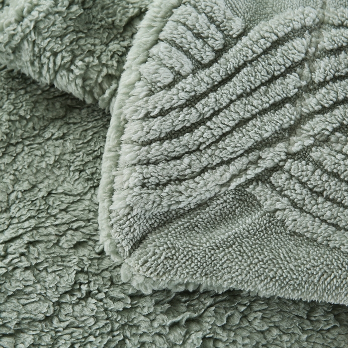 91家纺网 家纺一手货源 找家纺 巴木赫 2024新款8字配色双层羊羔绒毛毯 墨绿