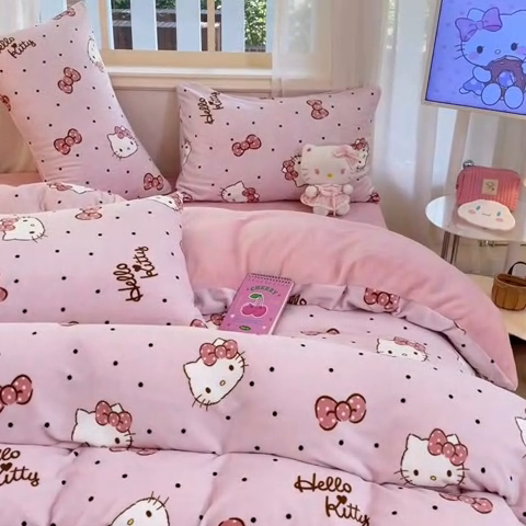 91家纺网 家纺一手货源 找家纺 2024新品正版三丽鸥授权卡通加厚高克重牛奶绒系列四件套 绒三丽鸥-点点kitty
