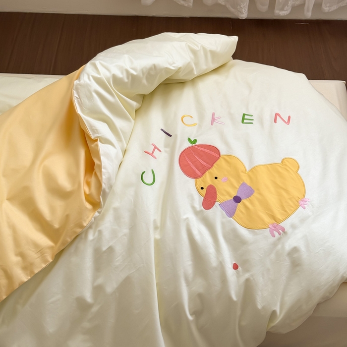 91家纺网 家纺一手货源 找家纺 喜多兔 2024新款快乐多巴胺纯棉绣花幼儿园被子三件套 黄色彩虹小鸭子