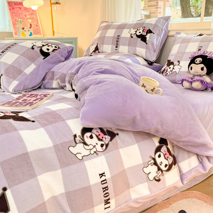 91家纺网 家纺一手货源 找家纺 2024新品正版三丽鸥授权卡通加厚高克重牛奶绒系列四件套 绒三丽鸥-紫格蝴蝶结库洛米