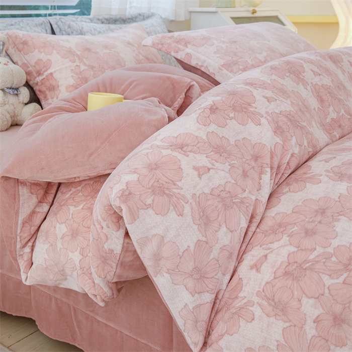 91家纺网 家纺一手货源 找家纺 锦罗绣 2024新款加厚牛奶绒四件套印花四件套单被套 佳期如梦-胭粉