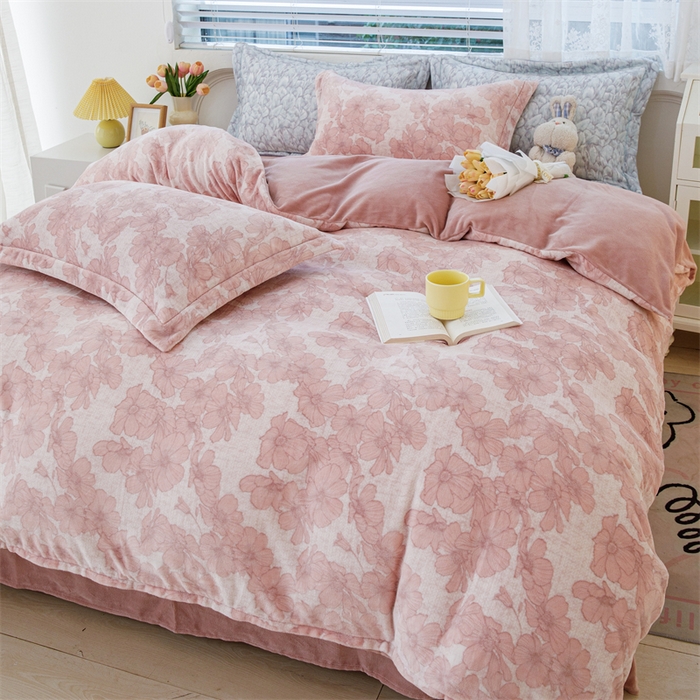 91家纺网 家纺一手货源 找家纺 锦罗绣 2024新款加厚牛奶绒四件套印花四件套单被套 佳期如梦-胭粉