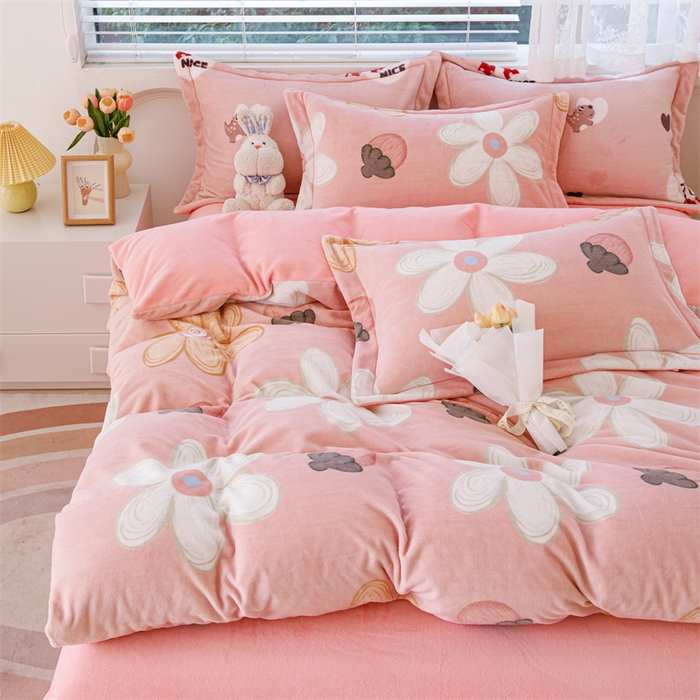 91家纺网 家纺一手货源 找家纺 锦罗绣 2024新款加厚牛奶绒四件套印花四件套单被套 后花园