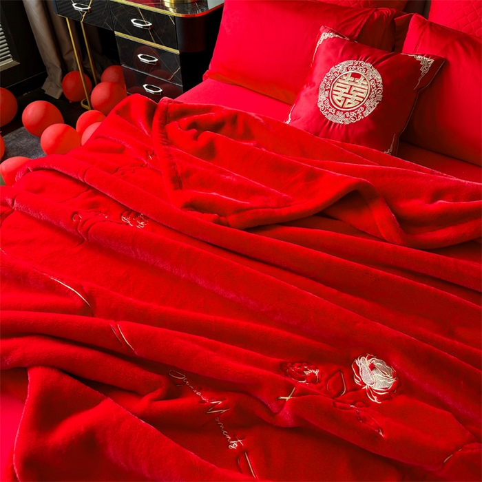 91家纺网 家纺一手货源 找家纺 2024新款仿皮草兔绒精品绣花毛毯毯子 甜蜜爱恋-大红