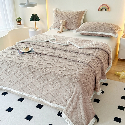 91家纺网 家纺一手货源 找家纺 （总）芸锦豪 2024新款三叶草提花毛毯--包边款