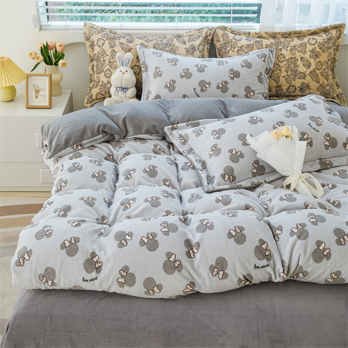 91家纺网 家纺一手货源 找家纺 锦罗绣 2024新款加厚牛奶绒四件套印花四件套单被套 可爱妮妮