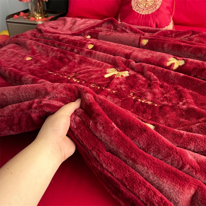 91家纺网 家纺一手货源 找家纺 2024新款仿皮草兔绒精品绣花毛毯毯子 蝴蝶结-酒红