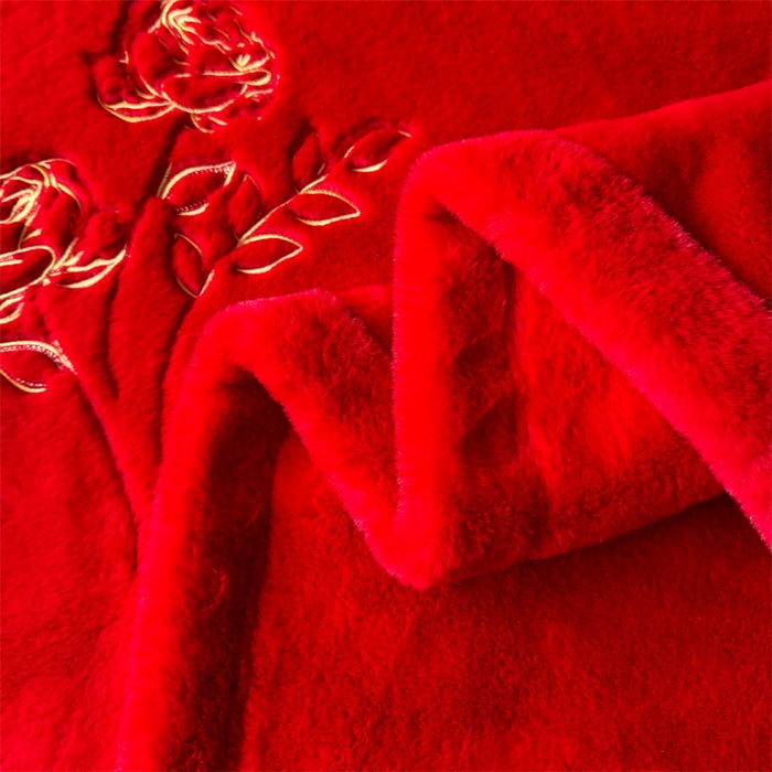 91家纺网 家纺一手货源 找家纺 2024新款仿皮草兔绒精品绣花毛毯毯子 甜蜜爱恋-大红