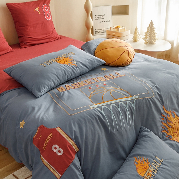 91家纺网 家纺一手货源 找家纺 绒梦里 2024新款全棉A类40s水洗棉贴布绣花四件套-篮球系列 挚爱篮球-英伦蓝