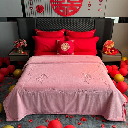 91家纺网 家纺一手货源 找家纺 2024新款仿皮草兔绒精品绣花毛毯毯子 甜蜜爱恋-粉