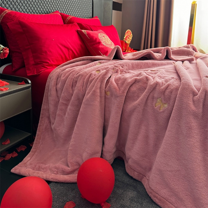 91家纺网 家纺一手货源 找家纺 2024新款仿皮草兔绒精品绣花毛毯毯子 蝴蝶结-粉