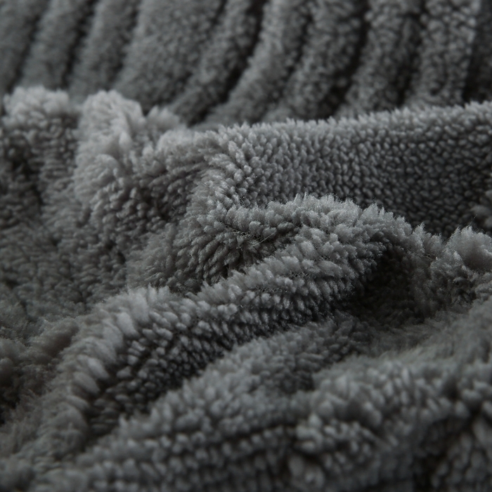 91家纺网 家纺一手货源 找家纺 巴木赫 2024新款8字配色双层羊羔绒毛毯 深灰