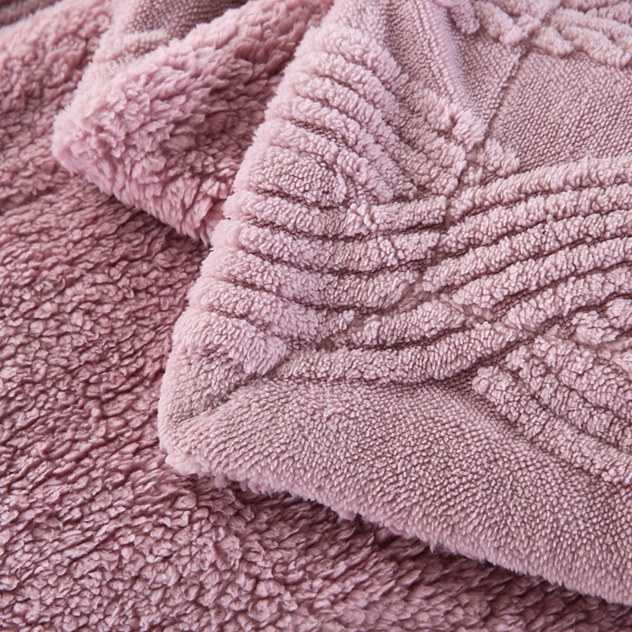 91家纺网 家纺一手货源 找家纺 巴木赫 2024新款8字配色双层羊羔绒毛毯 浅紫
