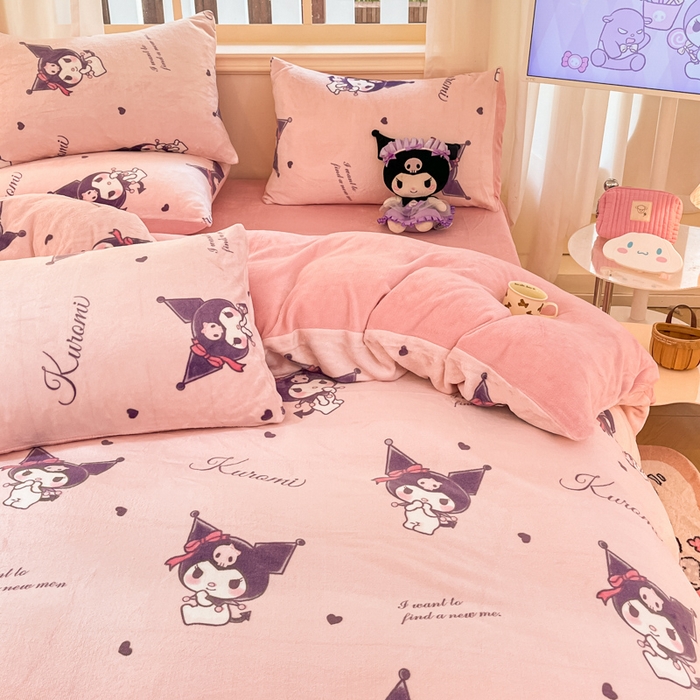 91家纺网 家纺一手货源 找家纺 2024新品正版三丽鸥授权卡通加厚高克重牛奶绒系列四件套 绒三丽鸥-可爱库洛米