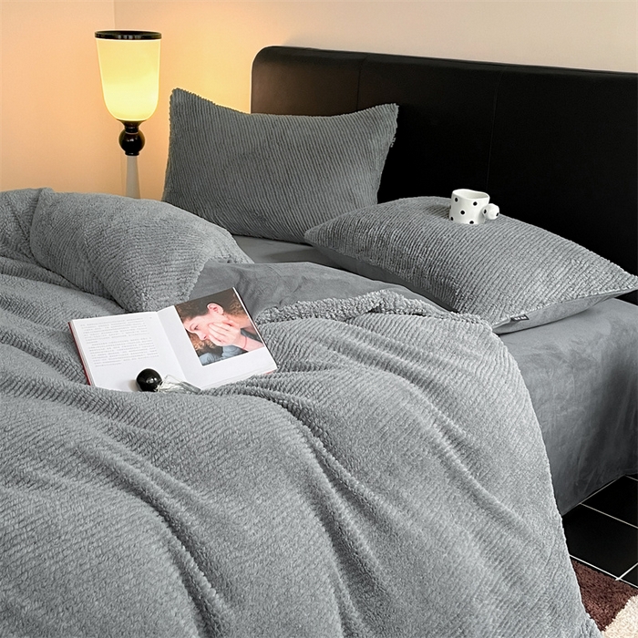 91家纺网 家纺一手货源 找家纺 星座家纺  2025新款泰迪绒提花牛奶绒四件套 雅士灰