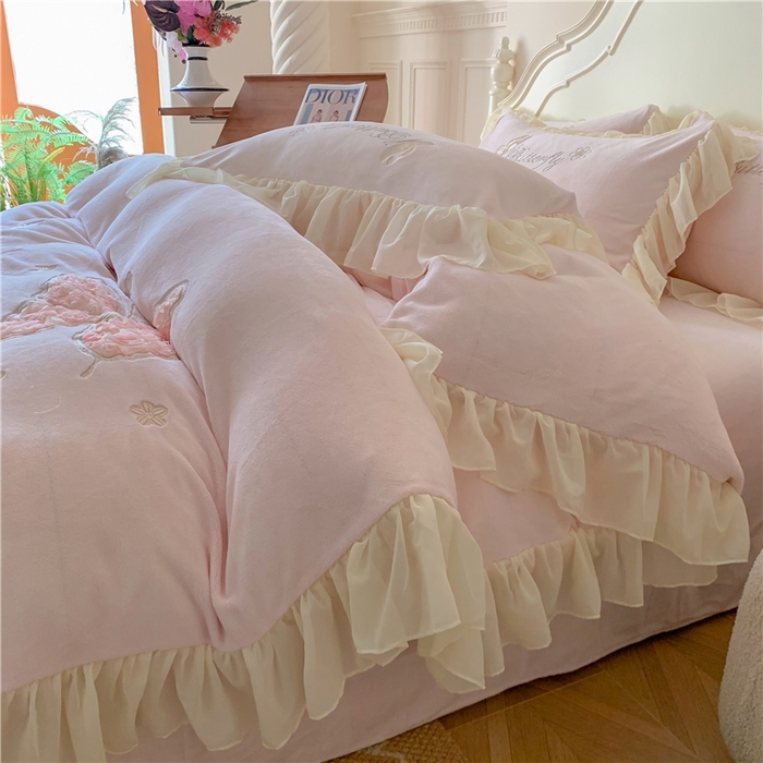 91家纺网 家纺一手货源 找家纺 富盛家纺 2024新款牛奶绒立体刺绣四件套韩版公主风四件套-翩翩起舞 1翩翩起舞—樱桃粉