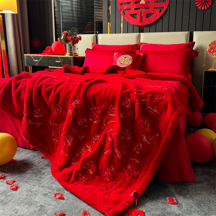 91家纺网 家纺一手货源 找家纺 2024新款仿皮草兔绒精品绣花毛毯毯子 玫瑰之约