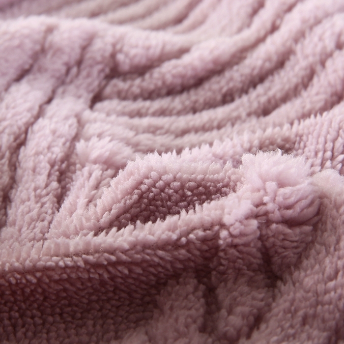91家纺网 家纺一手货源 找家纺 巴木赫 2024新款8字配色双层羊羔绒毛毯 浅紫