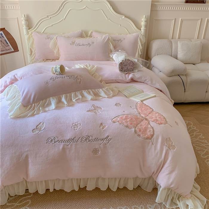 91家纺网 家纺一手货源 找家纺 富盛家纺 2024新款牛奶绒立体刺绣四件套韩版公主风四件套-翩翩起舞 1翩翩起舞—樱桃粉