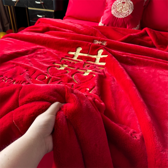 91家纺网 家纺一手货源 找家纺 2024新款仿皮草兔绒精品绣花毛毯毯子 喜成连理