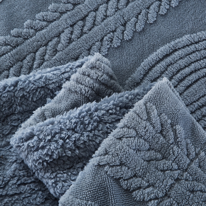 91家纺网 家纺一手货源 找家纺 巴木赫 2024新款8字配色双层羊羔绒毛毯 蓝色
