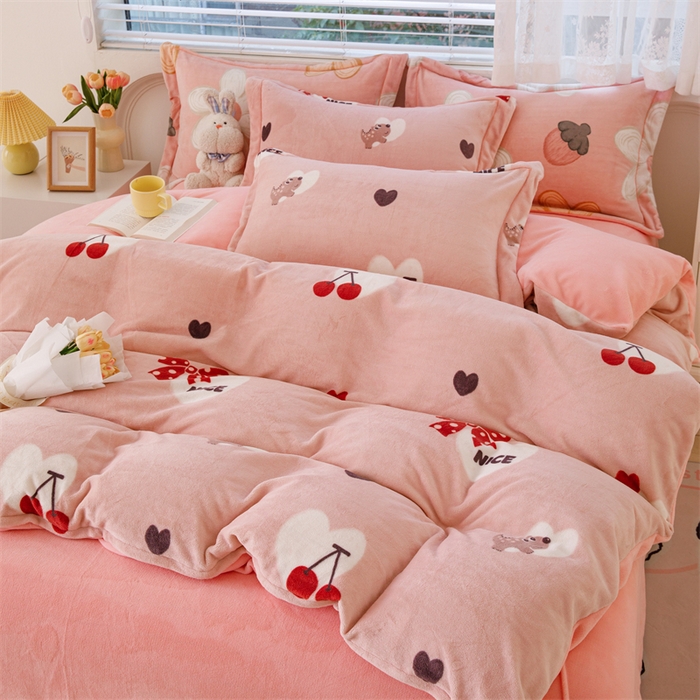 91家纺网 家纺一手货源 找家纺 锦罗绣 2024新款加厚牛奶绒四件套印花四件套单被套 少女心