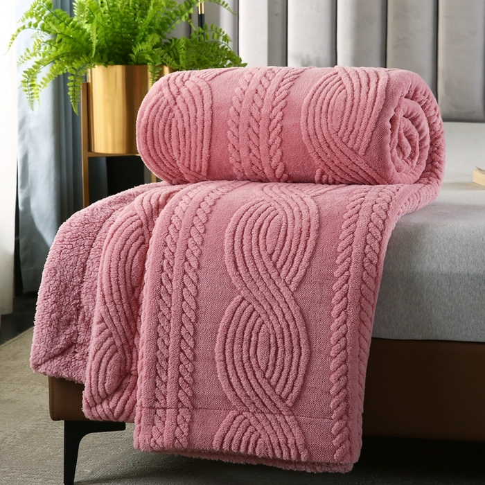 91家纺网 家纺一手货源 找家纺 巴木赫 2024新款8字配色双层羊羔绒毛毯 樱花粉