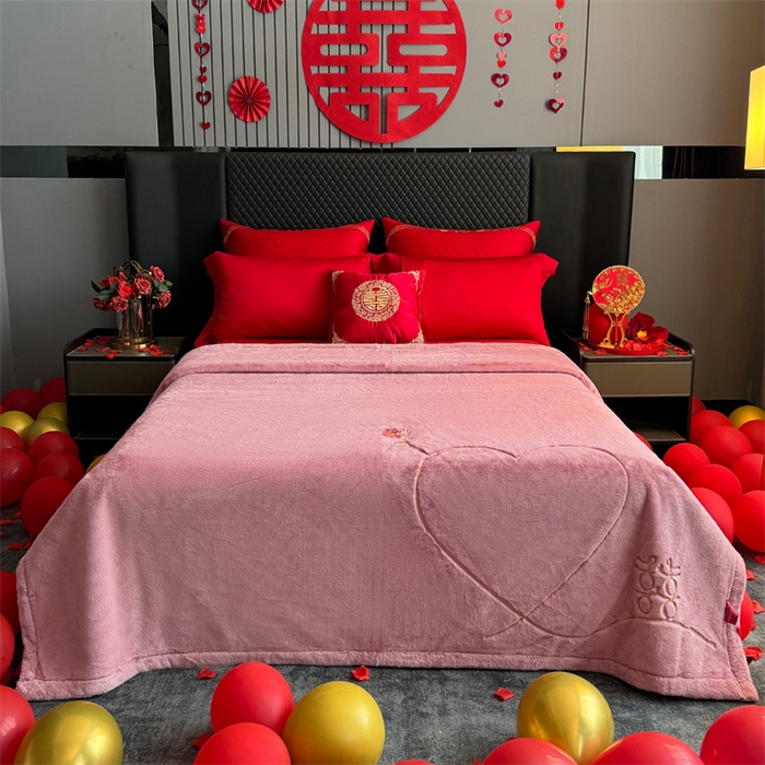 91家纺网 家纺一手货源 找家纺 2024新款仿皮草兔绒精品绣花毛毯毯子 心里有约-粉