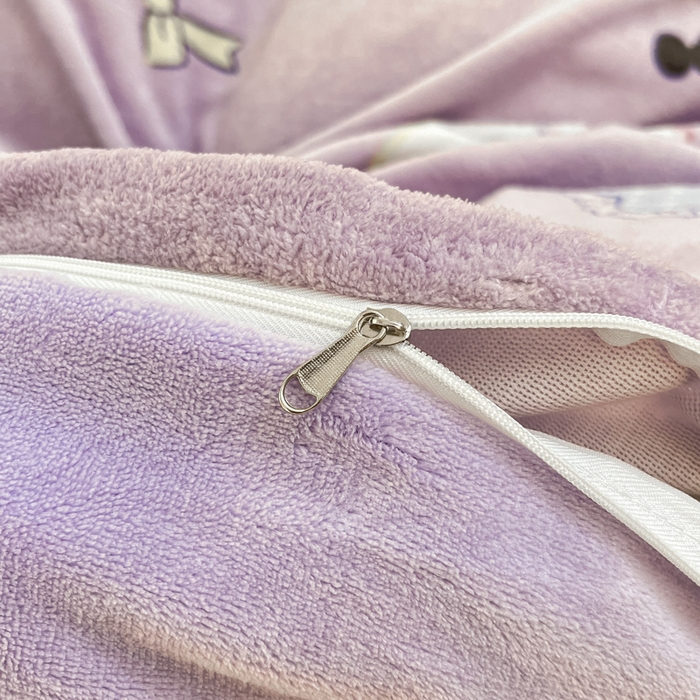 91家纺网 家纺一手货源 找家纺 2024新品正版三丽鸥授权卡通加厚高克重牛奶绒系列四件套 绒三丽鸥-蓝星库洛米