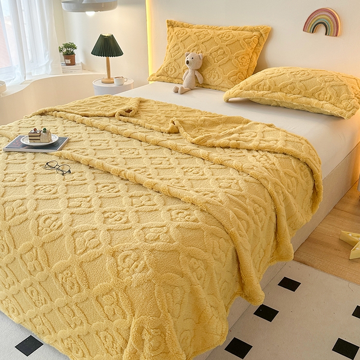 91家纺网 家纺一手货源 找家纺 芸锦豪 2024新款三叶草提花毛毯--卷边款 姜黄