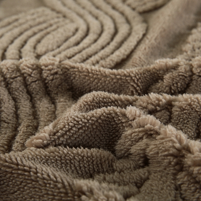 91家纺网 家纺一手货源 找家纺 巴木赫 2024新款8字配色双层羊羔绒毛毯 深棕