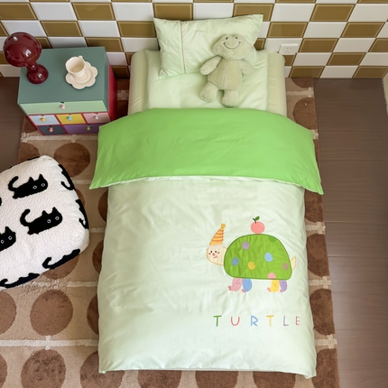 喜多兔 2024新款快乐多巴胺纯棉绣花幼儿园被子三件套 绿色彩虹小恐龙