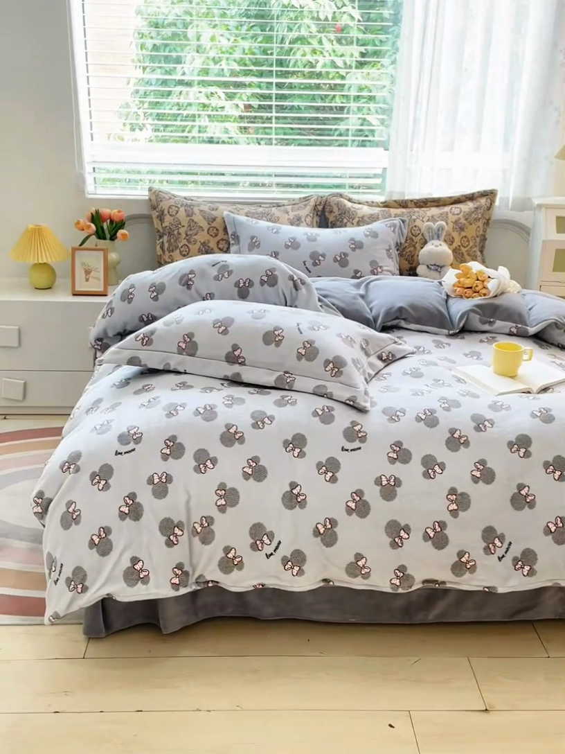 91家纺网 家纺一手货源 找家纺 锦罗绣 2024新款加厚牛奶绒四件套印花四件套单被套 可爱妮妮