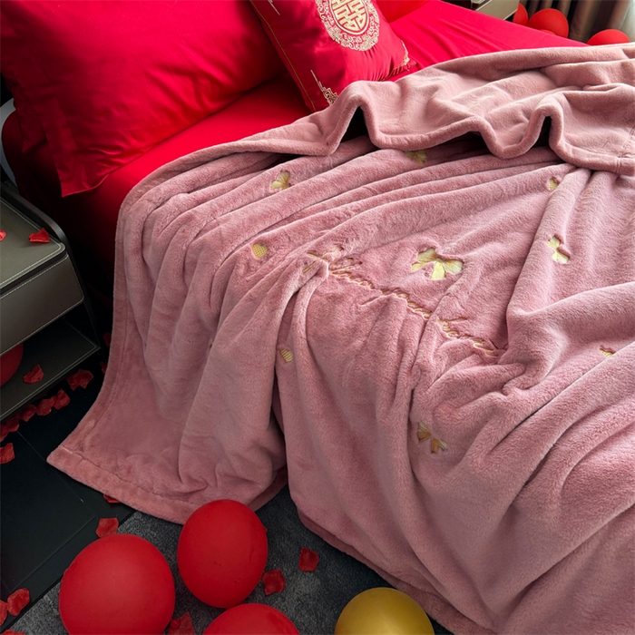 91家纺网 家纺一手货源 找家纺 2024新款仿皮草兔绒精品绣花毛毯毯子 蝴蝶结-粉