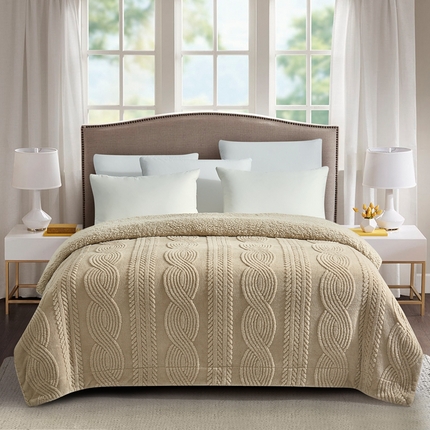 91家纺网 家纺一手货源 找家纺 巴木赫 2024新款8字配色双层羊羔绒毛毯 浅黄