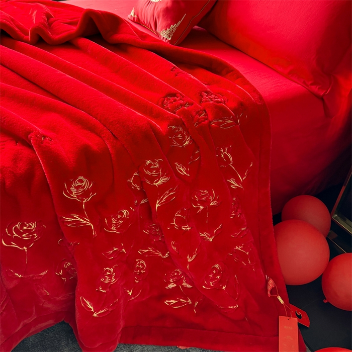 91家纺网 家纺一手货源 找家纺 2024新款仿皮草兔绒精品绣花毛毯毯子 玫瑰之约