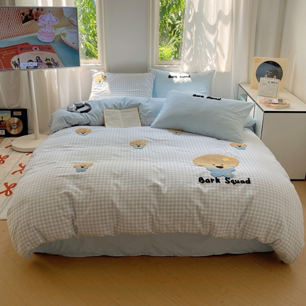 91家纺网 家纺一手货源 找家纺 （总）顾里 2024新款软萌格子狗水洗棉毛巾绣四件套