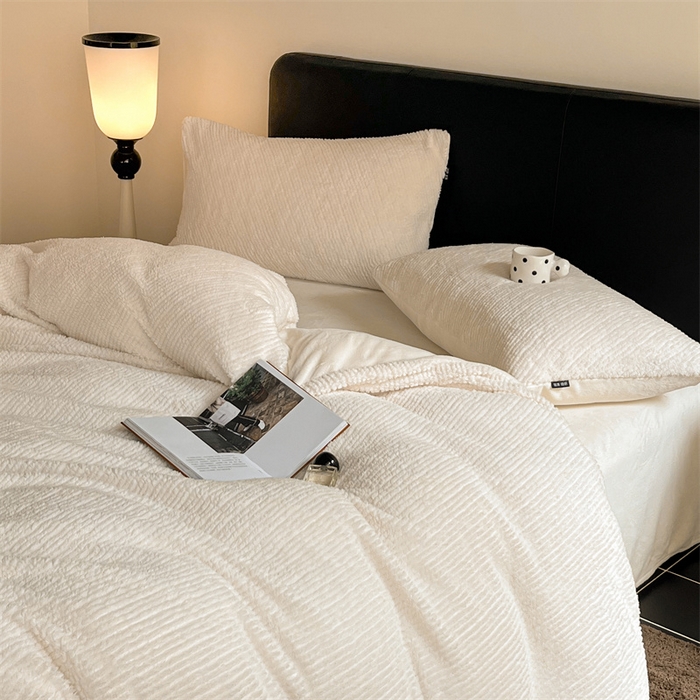 91家纺网 家纺一手货源 找家纺 星座家纺  2025新款泰迪绒提花牛奶绒四件套 奶油白