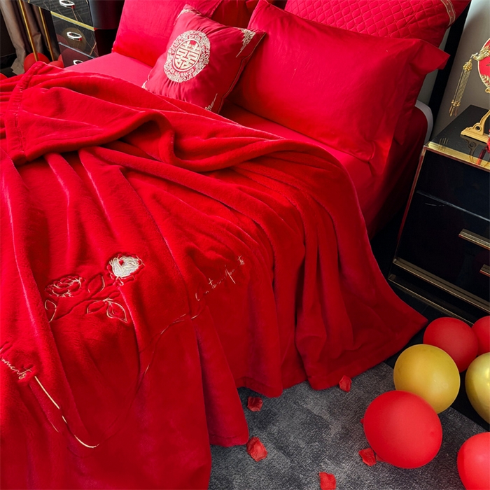 91家纺网 家纺一手货源 找家纺 2024新款仿皮草兔绒精品绣花毛毯毯子 甜蜜爱恋-大红