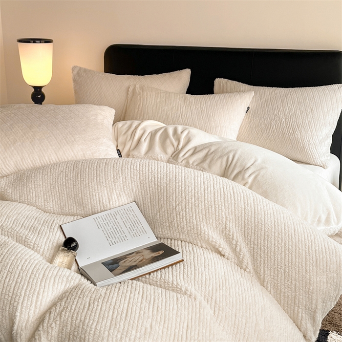 91家纺网 家纺一手货源 找家纺 星座家纺  2025新款泰迪绒提花牛奶绒四件套 奶油白